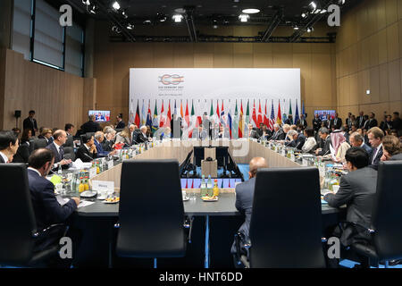 Bonn, Deutschland. 16. Februar 2017. Der Minister für auswärtige Angelegenheiten versammeln sich auf dem G20-Treffen der Außenminister in Bonn, Deutschland, 16. Februar 2017. Foto: Rolf Vennenbernd/Dpa/Alamy Live News Stockfoto