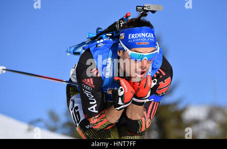 Hochfilzen, Österreich. 16. Februar 2017. Simon Schempp aus Deutschland in Aktion während der Männer 20km Einzelbewerb während der Biathlon-Weltmeisterschaft in Hochfilzen, Österreich, 16. Februar 2017. Foto: Martin Schutt/Dpa-Zentralbild/Dpa/Alamy Live News Stockfoto