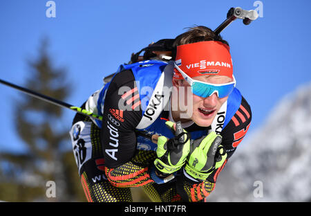 Hochfilzen, Österreich. 16. Februar 2017. Benedikt Doll aus Deutschland in Aktion während der Männer 20km Einzelbewerb während der Biathlon-Weltmeisterschaft in Hochfilzen, Österreich, 16. Februar 2017. Foto: Martin Schutt/Dpa-Zentralbild/Dpa/Alamy Live News Stockfoto