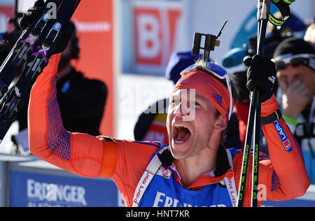 Hochfilzen, Österreich. 16. Februar 2017. Lowell Bailey aus den USA feiert seinen Sieg nach die Männer 20km Einzelbewerb während der Biathlon-Weltmeisterschaft in Hochfilzen, Österreich, 16. Februar 2017. Foto: Martin Schutt/Dpa-Zentralbild/Dpa/Alamy Live News Stockfoto