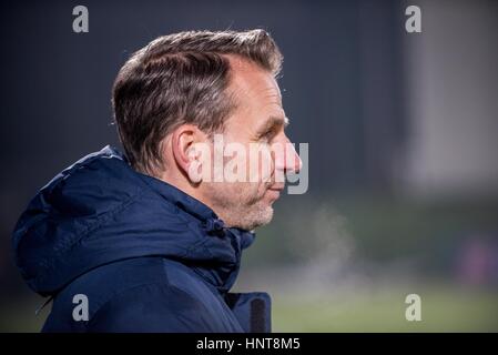 Giurgiu, Rumänien. 16. Februar 2017. Albert Stuivenberg der Cheftrainer von Genk in der UEFA Europa League 2016-2017, Gruppe E Spiel zwischen FC Astra Giurgiu (ROU) und Genk (BEL) an Marin Anastasovici Stadion, Giurgiu, Rumänien ROU. Bildnachweis: Cronos Foto/Alamy Live-Nachrichten Stockfoto