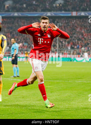 München, Deutschland. 15. Februar 2017. Fußball UEFA Champions League, München, 15. Februar 2017 Robert LEWANDOWSKI, FCB 9 feiert sein Ziel von 2: 1 FC BAYERN München - FC ARSENAL 5-1 Best of 16, Fußball UEFA Champions League, München, 15. Februar 2017. CL Saison 2016/2017, FCB Credit: Peter Schatz/Alamy Live-Nachrichten Stockfoto