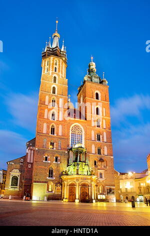 St. Marien-Kirche auf dem Hauptplatz, Krakau, Polen Stockfoto