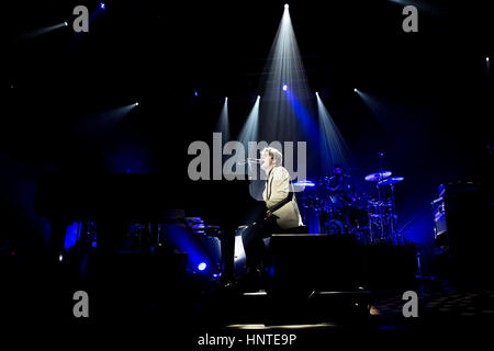 Mailand, Italien. 15. Februar 2017. Britischer Sänger und Songwriter Tom Odell abgebildet auf der Bühne, als er an Alcatraz Mailand Italien führt. Bildnachweis: Roberto Finizio/Pacific Press/Alamy Live-Nachrichten Stockfoto