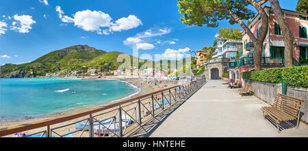 Promenade am Strand Levanto Riviera de Levanto, Cinque Terre, Ligurien, Italien Stockfoto