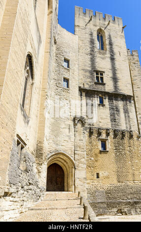 Nach oben auf die Tour De La Garde-Robe, Palais Neuf, Palais des Papes, Avignon, Frankreich Stockfoto