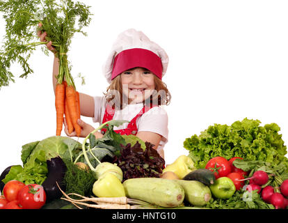 glückliche kleine Mädchen Köchin mit Karotte Stockfoto