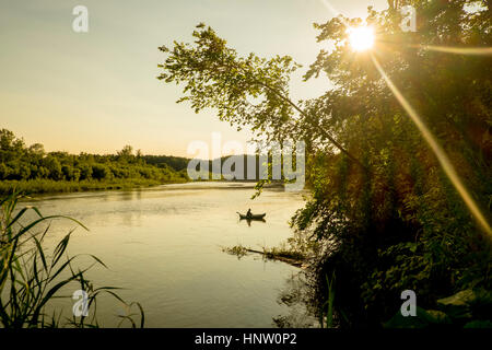 Fernen Mari Mann Angeln auf See, Ural, Russland Stockfoto