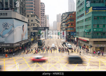 Hong Kong - Februar 18: Mong Kok Bezirk, Kowloon, Hongkong am 18. Februar 2014. Stockfoto