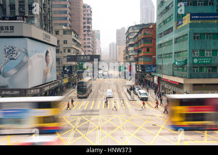 Hong Kong - Februar 18: Mong Kok Bezirk, Kowloon, Hongkong am 18. Februar 2014. Stockfoto