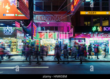 Hong Kong, Hong Kong SAR China - 16. Februar 2014: Menschenmassen Fuß Haiphong Straße am 16. Februar 2014, Hong Kong. Stockfoto