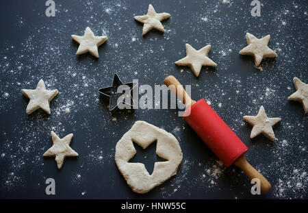Nudelholz und sternförmige Pastry Cutter für cookies Stockfoto