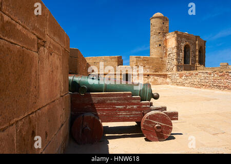 Holländische Kanone von Adrianus Crans in den Haag im Jahre 1744 auf den portugiesischen Befestigungen von Mogador oder Mogadore gemacht. Essaouira, Marokko Stockfoto