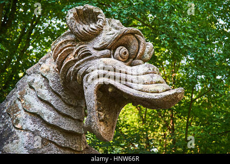 Statue eines Drachen repräsentieren Weisheit, fc. 1513-84, dem Park der Monster oder das heilige Holz von Bamarzo, Italien Stockfoto