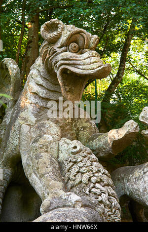 Statue eines Drachen repräsentieren Weisheit, fc. 1513-84, dem Park der Monster oder das heilige Holz von Bamarzo, Italien Stockfoto