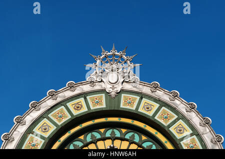 Bilbao, Spanien: Details der Dekoration von Bilbao Concordia Station, bekannt als Bilbao Santander Station und in einem modernistischen Art Nouveau Stil gebaut Stockfoto