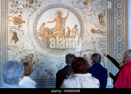 Tunesien: Stadt der Tunis.Bardo Nationalmuseum. Dem Gott Neptuno und vier Stationen. Römisches Mosaik Stockfoto