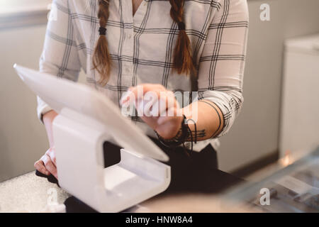 Kasse Registrierkasse im Café mit Stockfoto