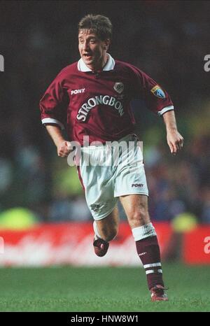 JOHN ROBERTSON HEART OF MIDLOTHIAN FC 26. November 1996 Stockfoto