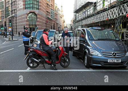 Taxi-Protest gegen Bank Station 20. Januar 2017 zum Objekt, das City of London und die TFL vorgeschlagenen Beschränkungen der Bank Junction London, UK KATHY Zugriff auf Stockfoto