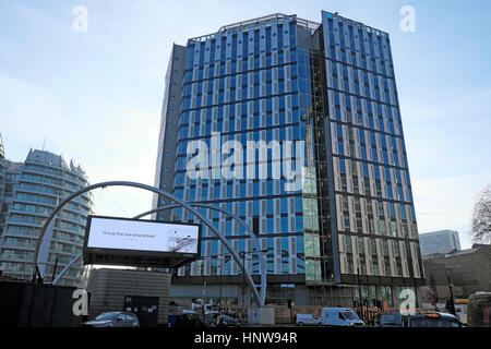 White Collar Factory Neues Bürogebäude Außenansicht am Old Street Silicon Roundabout in London England Großbritannien KATHY DEWITT Stockfoto