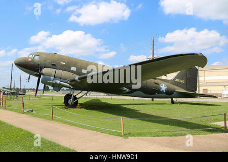 Eine Douglas C-47 Skytrain auf dem Display an der Barksdale Global Power Museum, auf Barksdale AFB, Louisiana Stockfoto