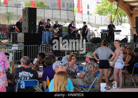 Unterhaltung auf 2016 Mudbug Wahnsinn Festival in Shreveport, Louisiana Stockfoto