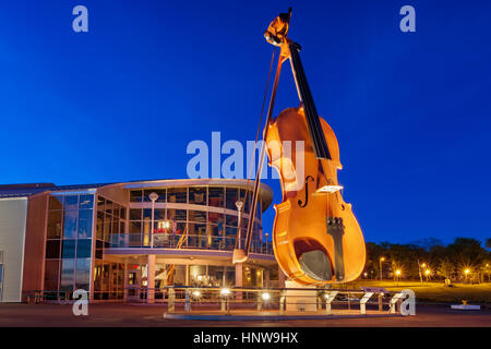 Joan Harriss Cruise Pavillon und des weltweit größte Geige in Sydney, Nova Scotia, Kanada Stockfoto