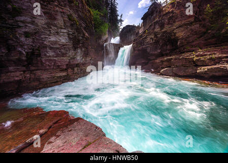 Schöne Saint Mary fällt im Glacier Nationalpark Montana Stockfoto