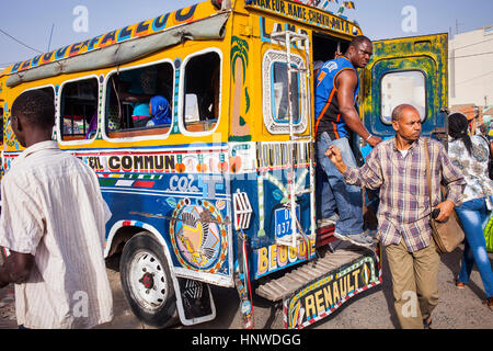 Traditionelle öffentliche Verkehrsmittel Bus, Dakar, Senegal Stockfoto