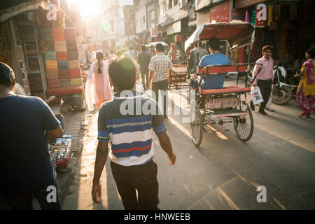 Blick von der belebten Straße im Bereich Paharganj, Neu Delhi, Indien am 17. September 2014 Stockfoto