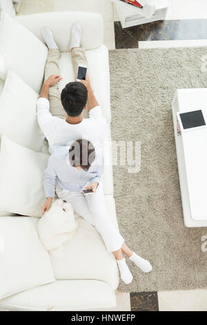 Liebespaar mit Haustier Stockfoto