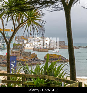 Blick auf St. Ives aus Carbis Bay, Cornwall, England, UK Stockfoto