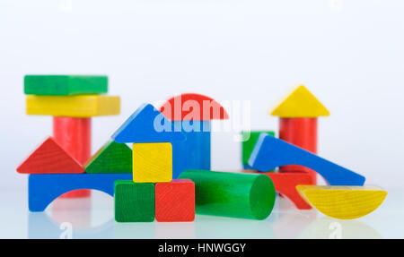 Bunte Holzbausteine - farbige Bausteine Stockfoto