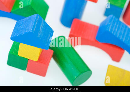 Bunte Holzbausteine - farbige Bausteine Stockfoto