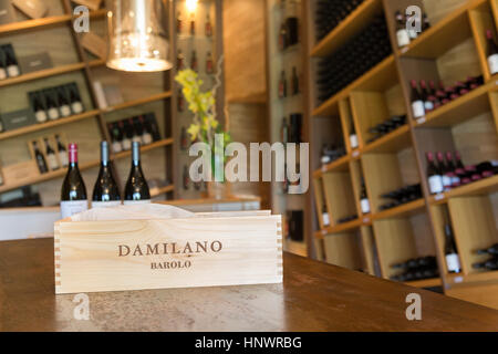 Jammern Sie Shop Damilano Weingut in La Morra in Barolo Bezirk, entlang der Weinstraße, Langhe Region Cuneo, Piemont, Italien Stockfoto