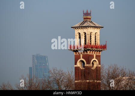 Jungs und St. Thomas Hospital Tower in Lambeth Stockfoto