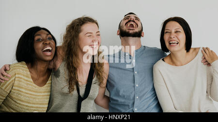 Heterogene Gruppe von Freunden laughing out loud Stockfoto
