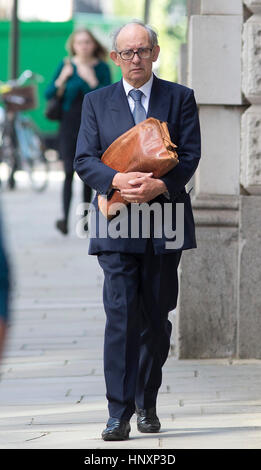 Frühere Nachrichten der Welt Managing Editor Stuart Kuttner kommt an der Old Bailey. 11.06.14. Stockfoto