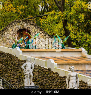 Peterhof Park an einem trüben Herbsttag Stockfoto