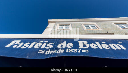 Portugiesische shop Pasteis De Belem spezialisiert auf Pasteis de Nata (Pudding Kuchen) in Belém - Lissabon, Portugal Stockfoto