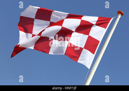 Flagge der niederländischen Provinz Noord-Brabant fliegen im wind Stockfoto