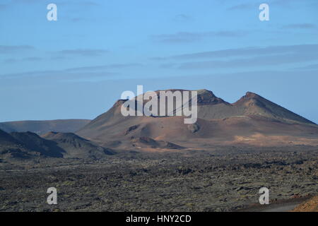 Timanfaya Nationalpark ist Spanisch National Park auf Lanzarote Insel. den Park ganz oben ist der vulkanische Boden. touristische Attraktion Stockfoto