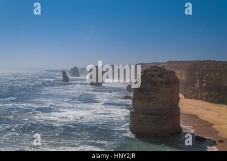 Die zwölf Apostel an der Great Ocean Road in Australien, oder was davon übrig ist Stockfoto