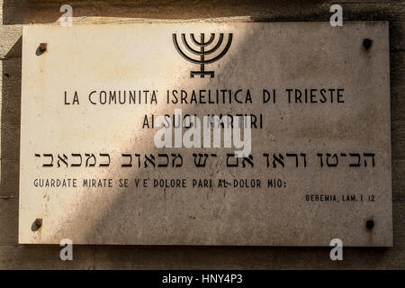Italien-Friaul-Triest: Reis Mühle von San Sabba: Inschrift der jüdischen Gemeinde, der Märtyrer Stockfoto