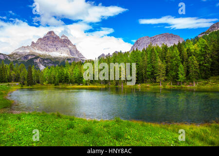 Blick auf Lago Antorno und The Tre Cime di Lavaredo in Dolomiten, Italien, Europa Stockfoto