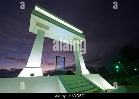 Leon, Nicaragua - 4. Januar 2017: Ruben Dario-Denkmal im Park während des Sonnenuntergangs Stockfoto