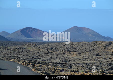 Timanfaya Nationalpark ist Spanisch National Park auf Lanzarote Insel. den Park ganz oben ist der vulkanische Boden. touristische Attraktion Stockfoto