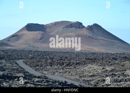 Timanfaya Nationalpark ist Spanisch National Park auf Lanzarote Insel. den Park ganz oben ist der vulkanische Boden. touristische Attraktion Stockfoto