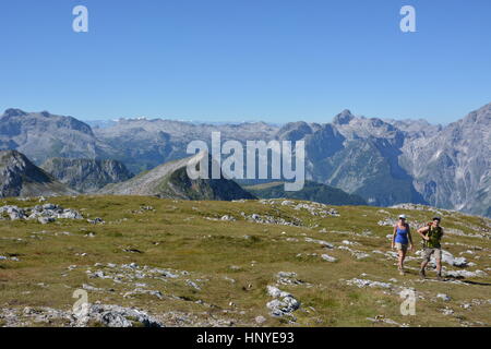 Berchtesgaden, Deutschland - 26. August 2016 - Wanderer auf Schneibstein im deutschen Alpen Stockfoto